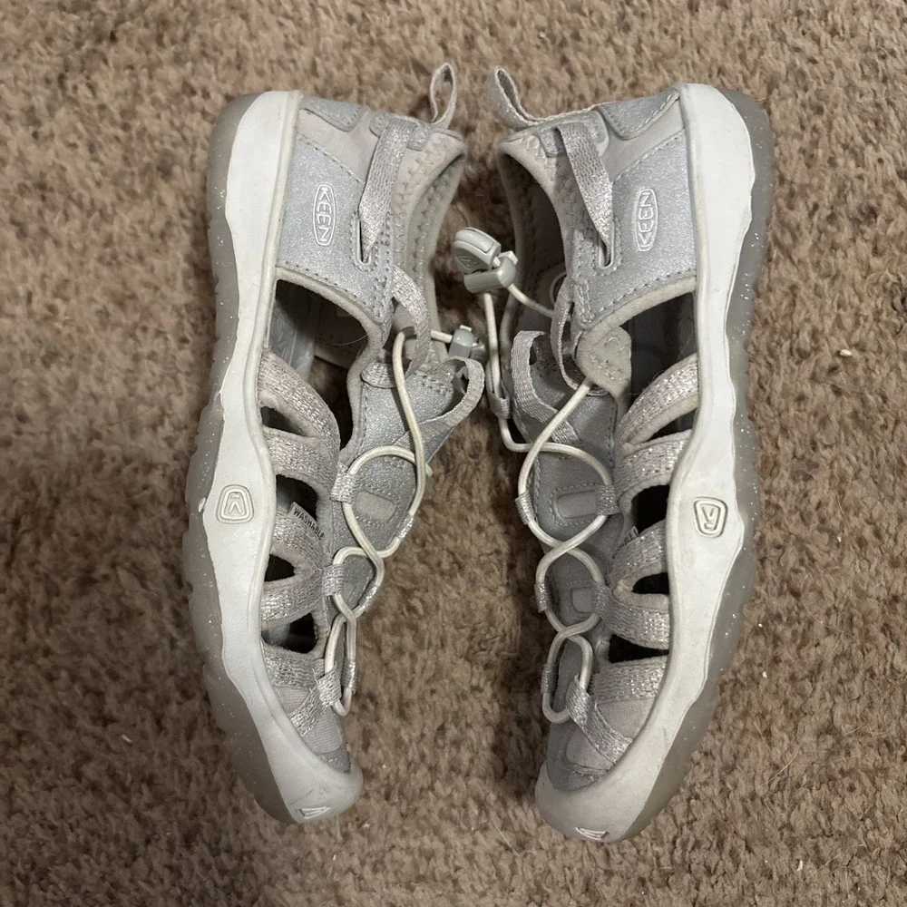 Keen Girls Moxie Sandal Waterproof Outdoor Hiking Play Shoes Water Silver Sz 1